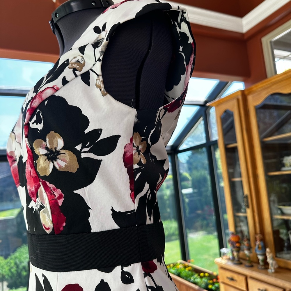 Dress - Picture 3 of 4